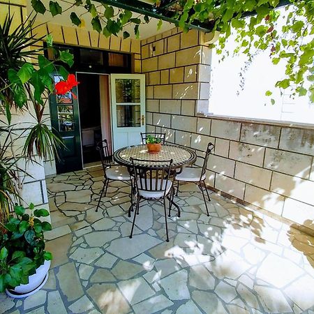 Apartments Fani Kanun Bol Zewnętrze zdjęcie